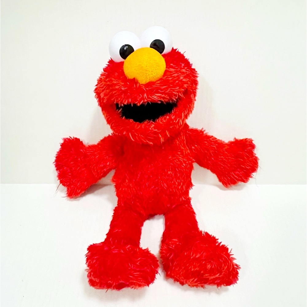 2016 Sesame Street Hasbro Love to Hug Elmo